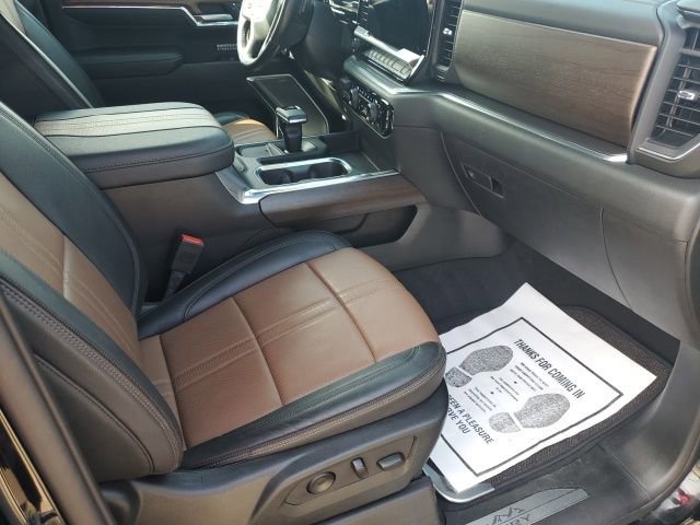 2023 Chevrolet Silverado 1500 High Country photo 9