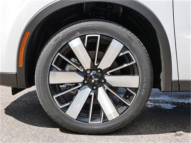 2025 Mitsubishi Outlander SE photo 3