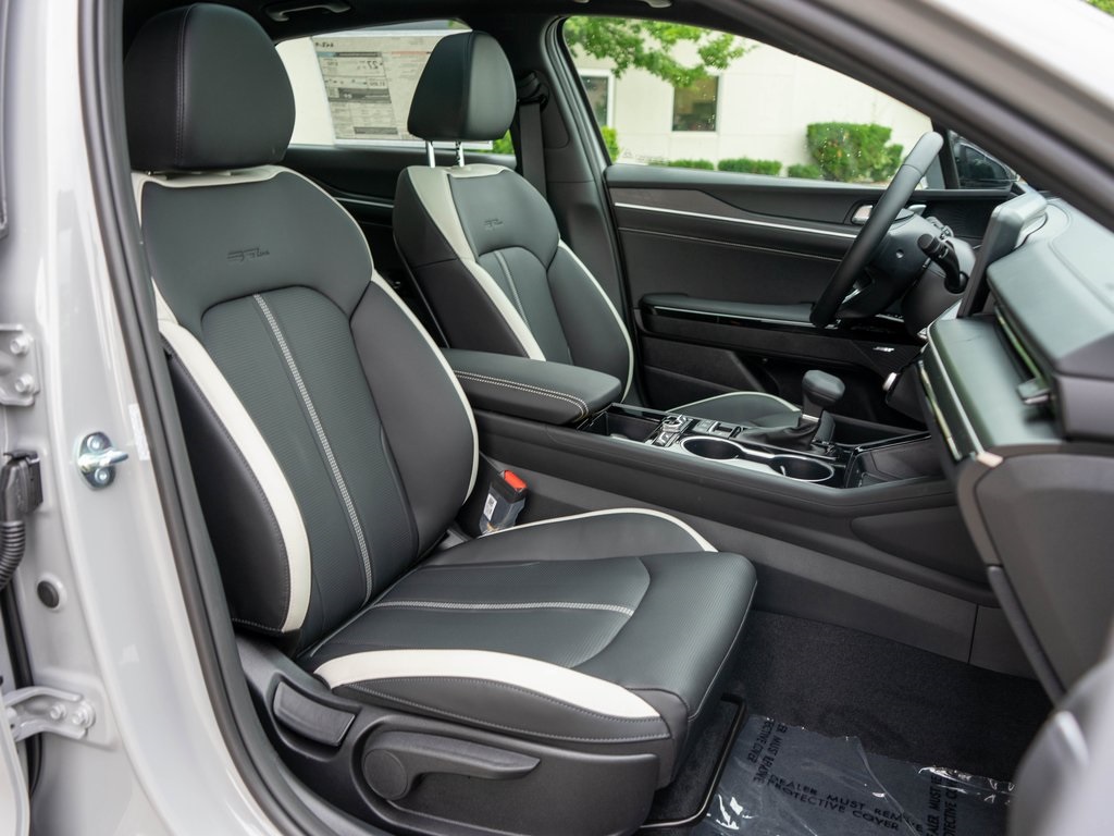 2026 Kia K5 GT-Line photo 9