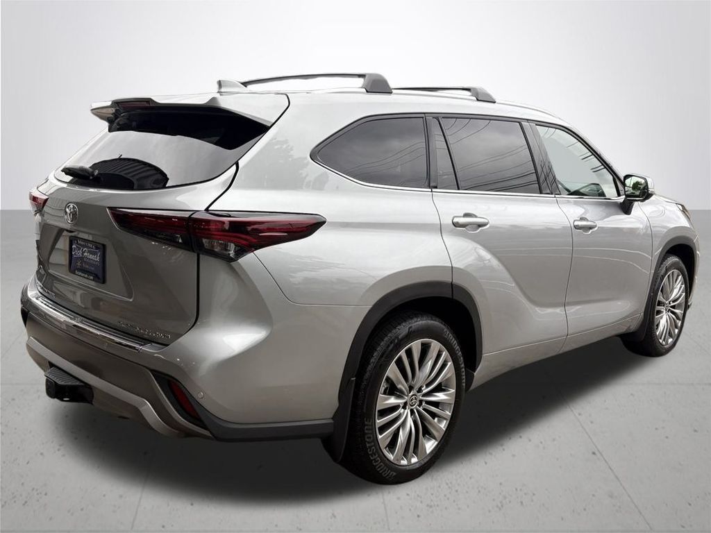 2024 Toyota Highlander Platinum photo 7