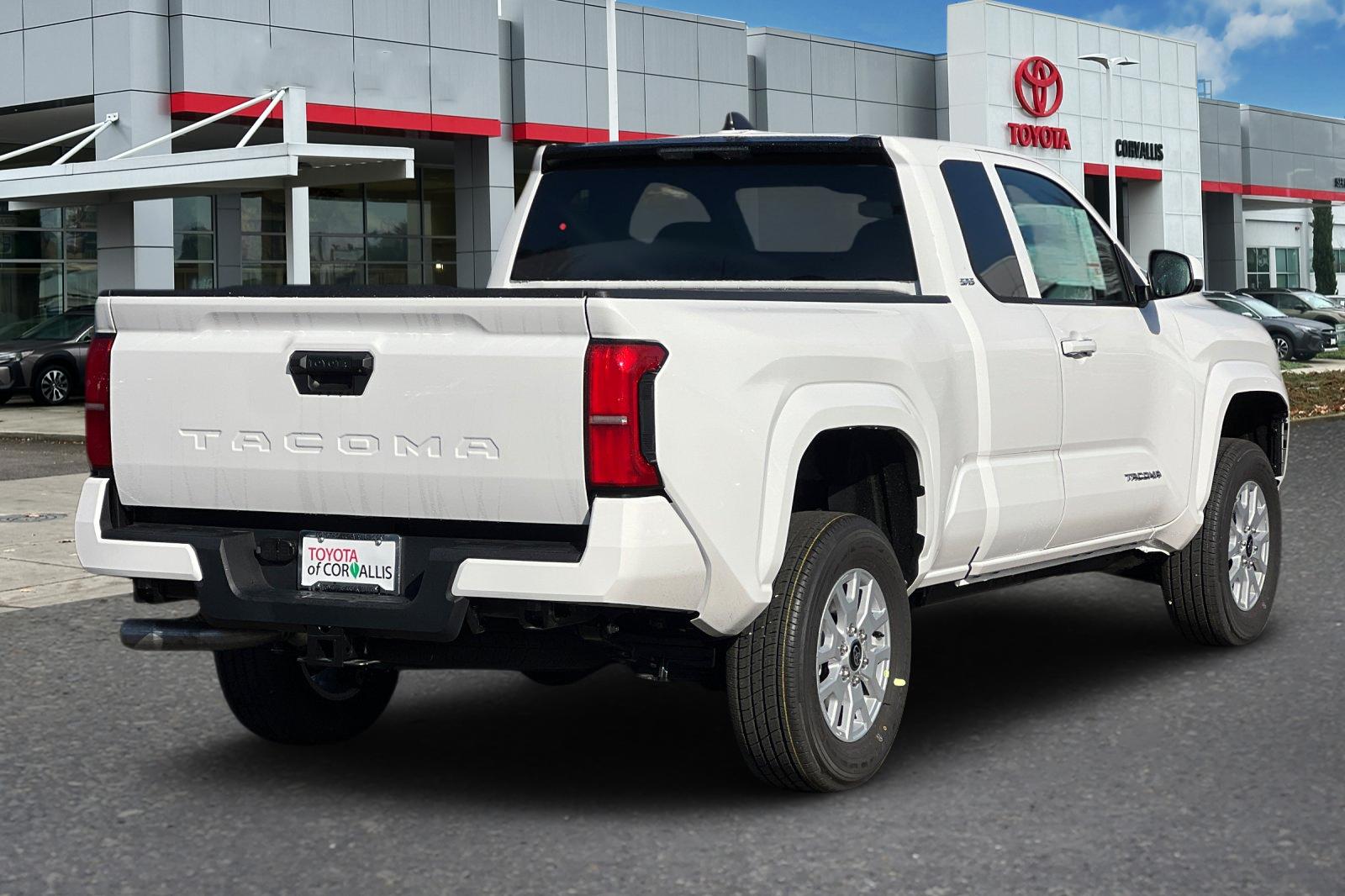 2025 Toyota Tacoma SR5 XtraCab photo 4