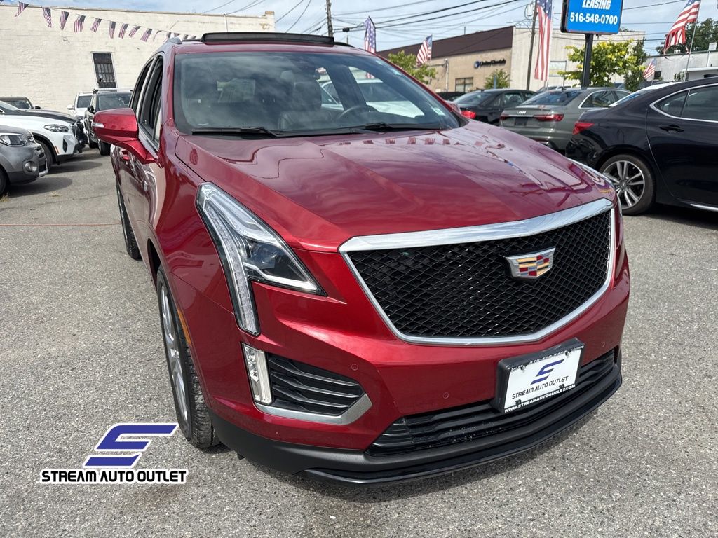 2022 Cadillac XT5 Sport photo 2