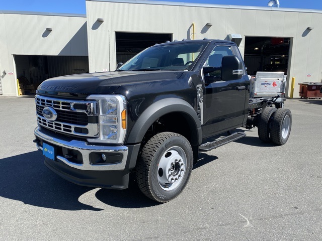 2026 Ford F-550 photo 3