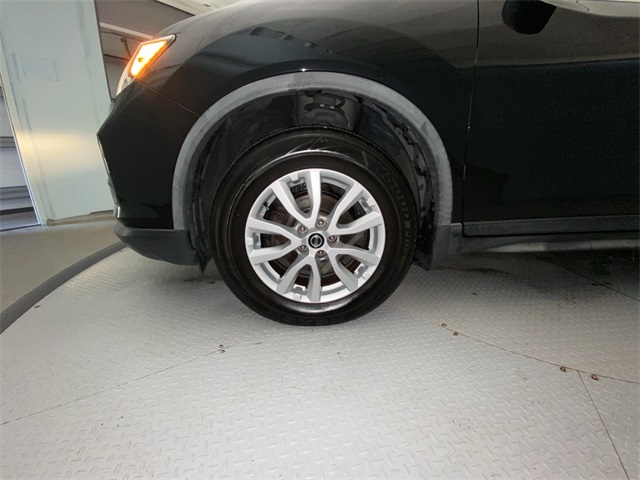 2018 Nissan Rogue SV photo 10