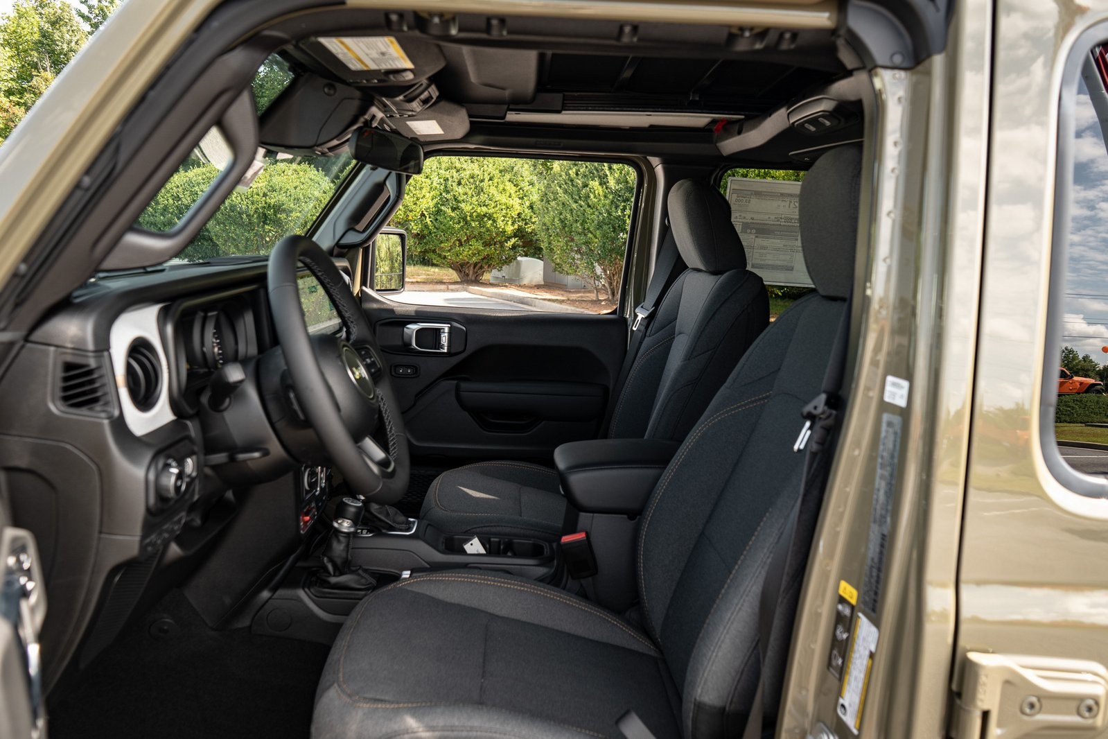 2025 Jeep Wrangler Willys photo 14