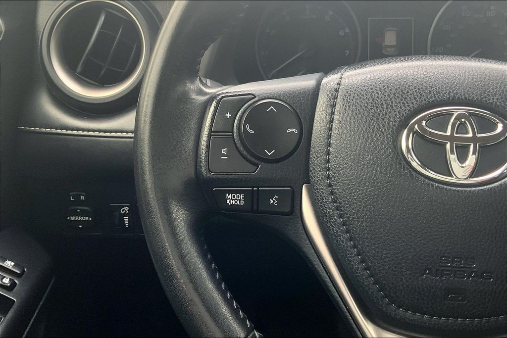 2017 Toyota RAV4 XLE photo 17