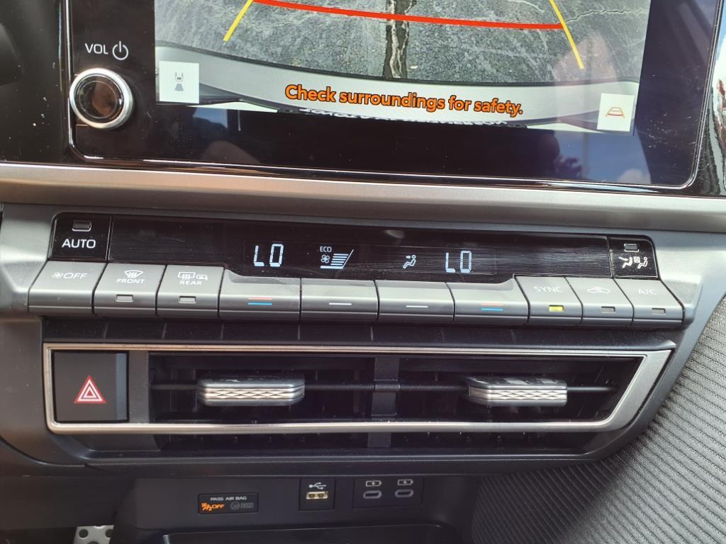 2025 Toyota Camry SE photo 20