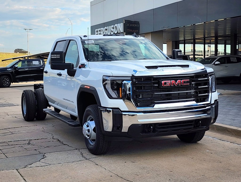 2026 GMC Sierra 3500 Chassis Cab Pro's photo