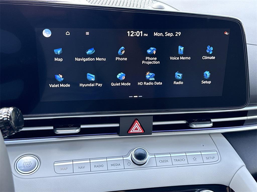 2025 Hyundai Elantra Limited photo 24
