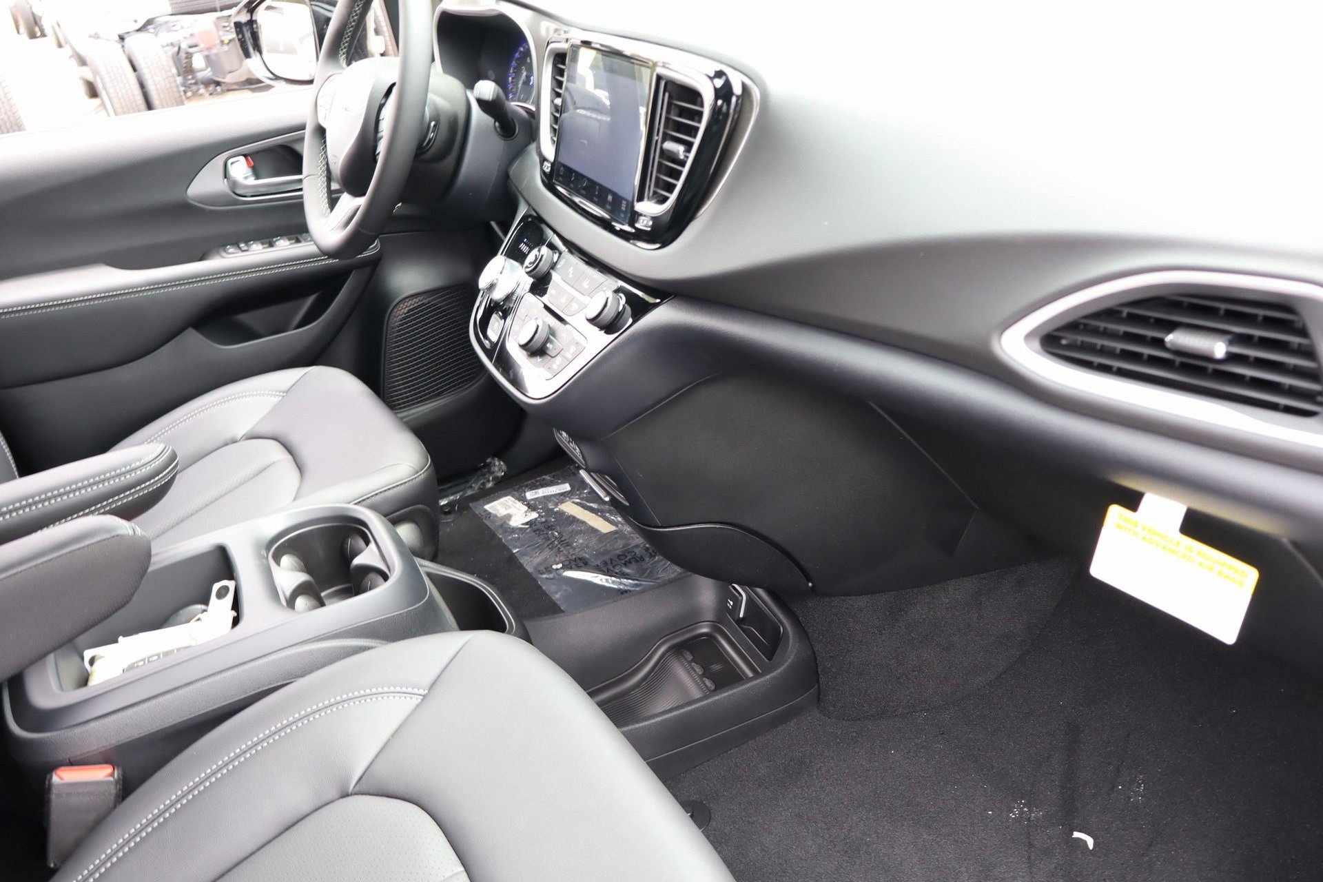 2025 Chrysler Voyager LX photo 28