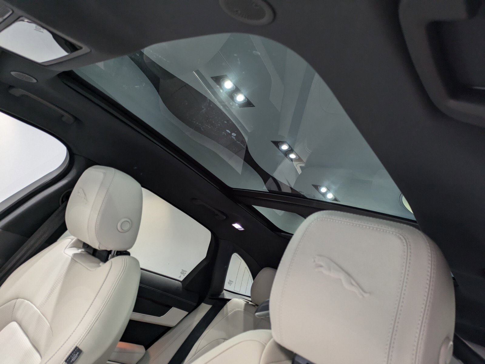 2025 Jaguar F-PACE R-Dynamic S photo 9