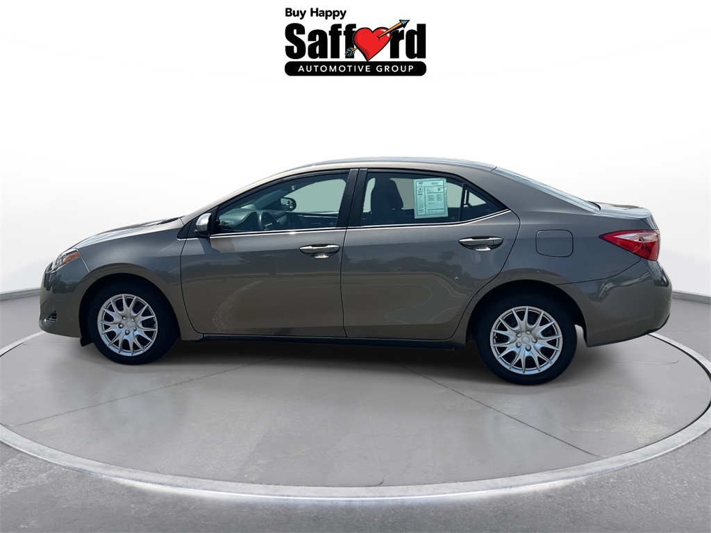 2017 Toyota Corolla LE photo 3