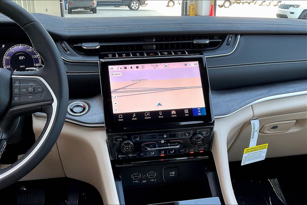 2025 Jeep Grand Cherokee Limited photo 9