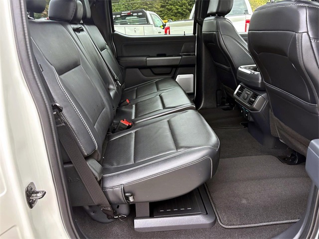 Used 2025 White Metallic Ford Lariat image 19