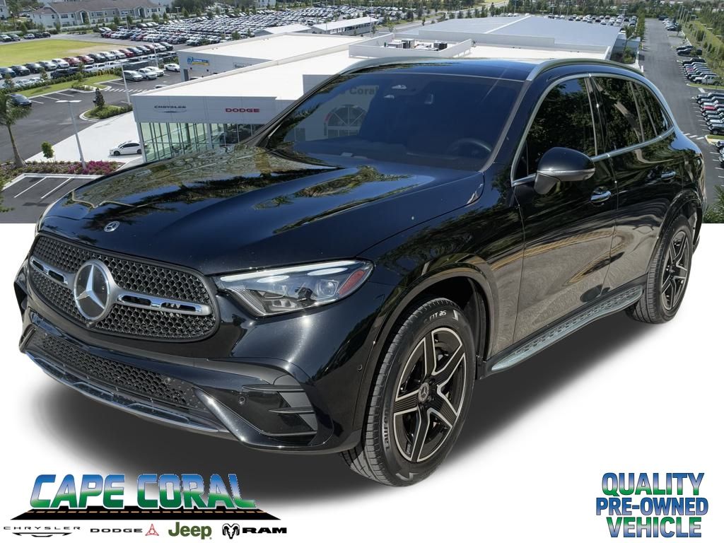 2023 Mercedes-Benz GLC GLC300's photo