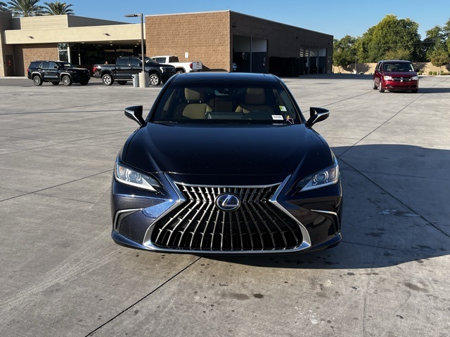 2022 Lexus ES 300h photo 2