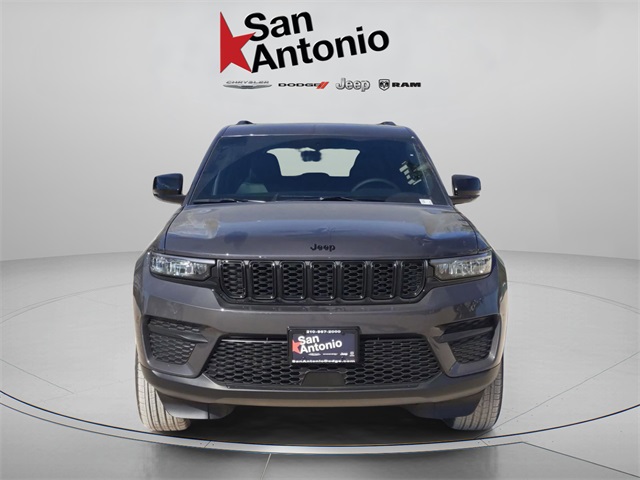 2025 Jeep Grand Cherokee Altitude photo 2