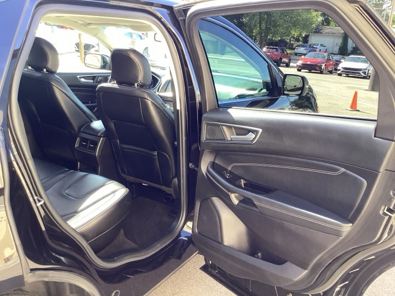 2019 Ford Edge Titanium photo 18