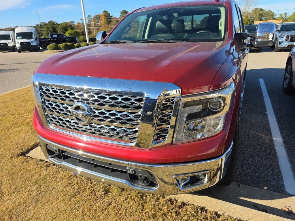 2019 Nissan Titan SL photo 4