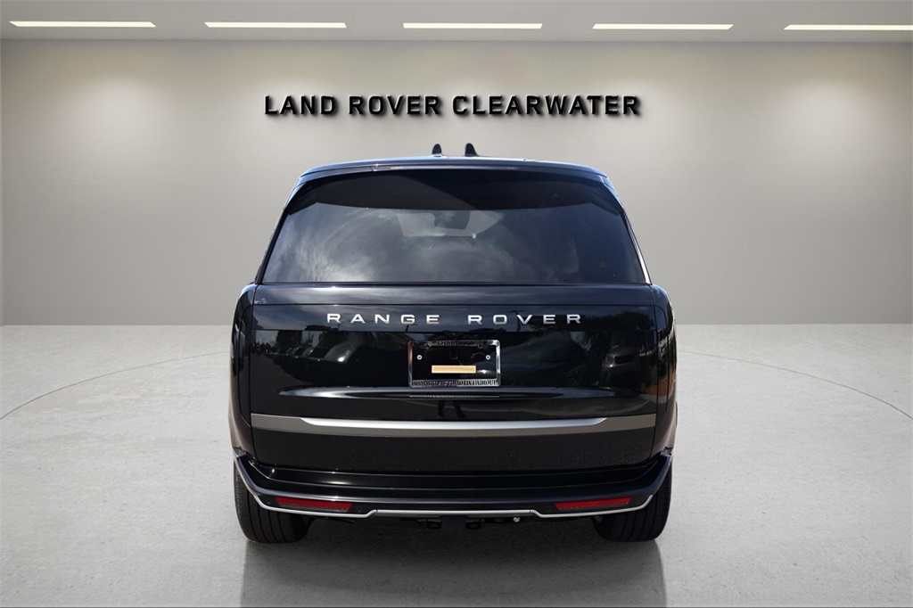 2025 Land Rover Range Rover SE photo 3