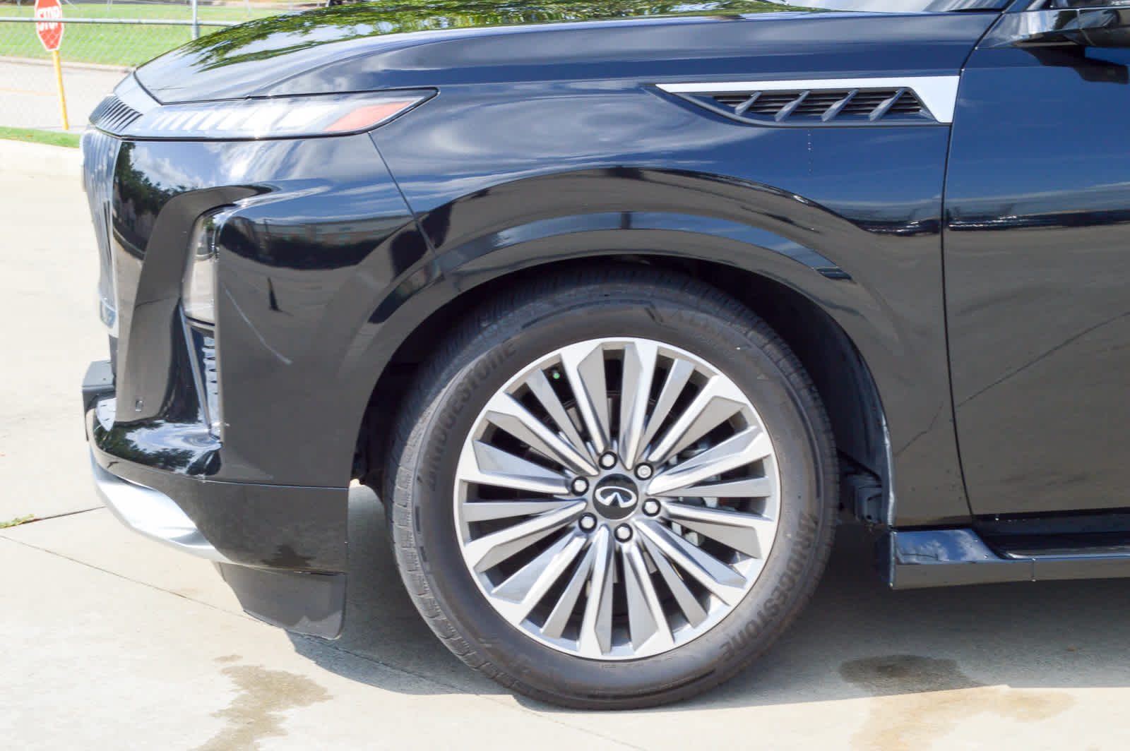 2025 Infiniti QX80 Sensory photo 8