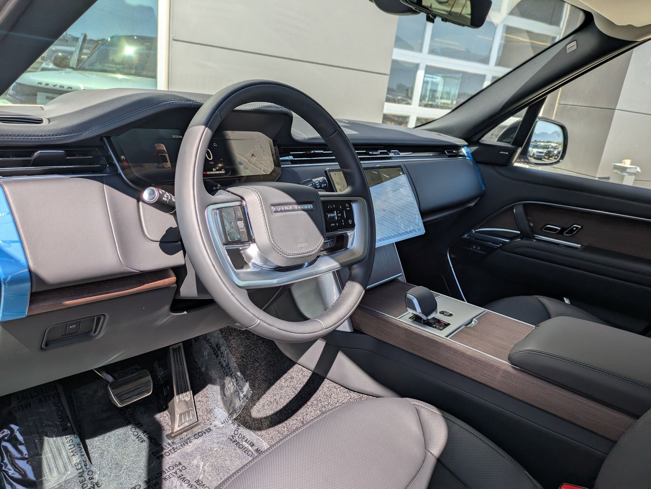 2025 Land Rover Range Rover SE photo 10