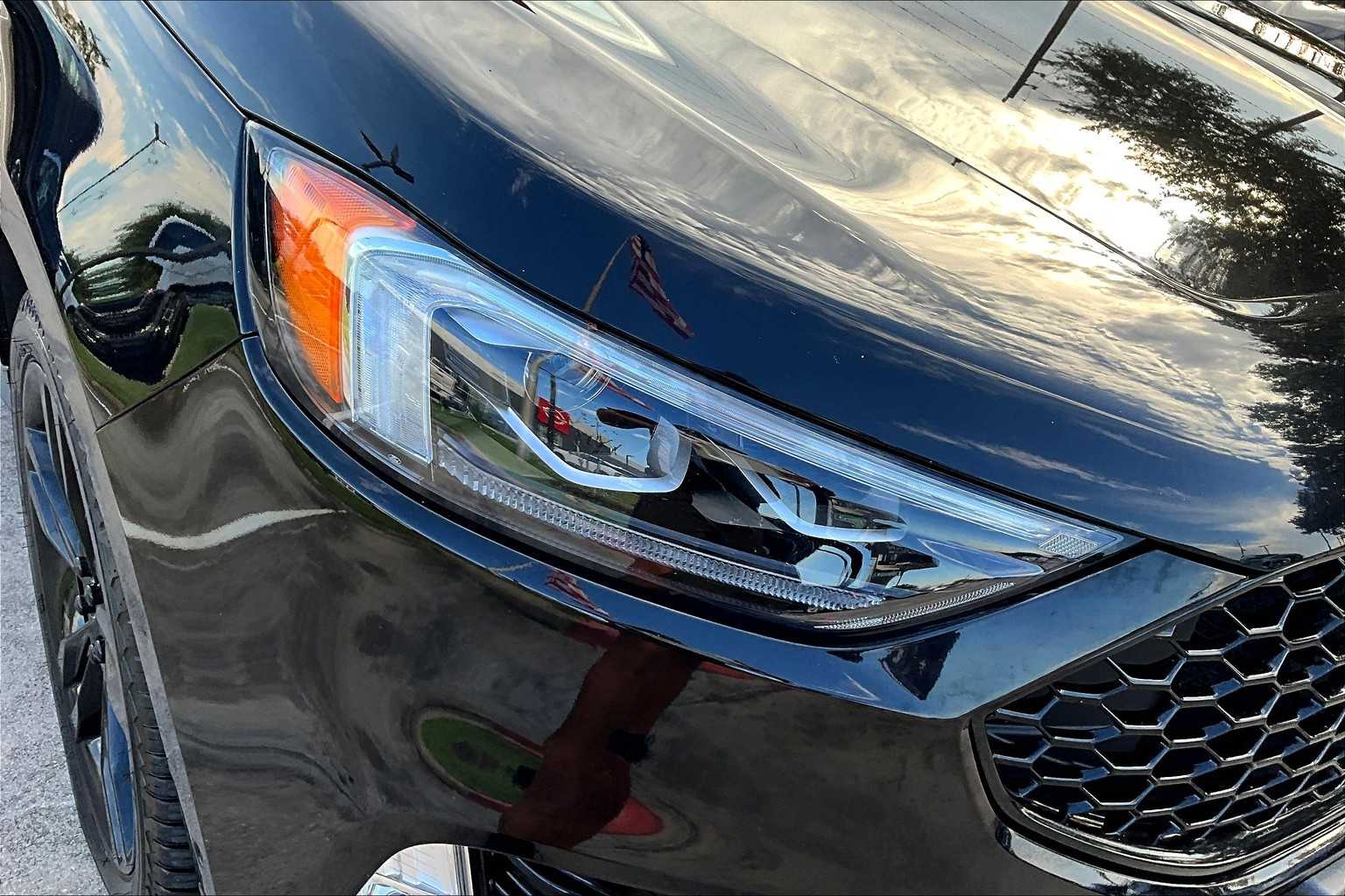 2022 Ford Edge ST photo 24