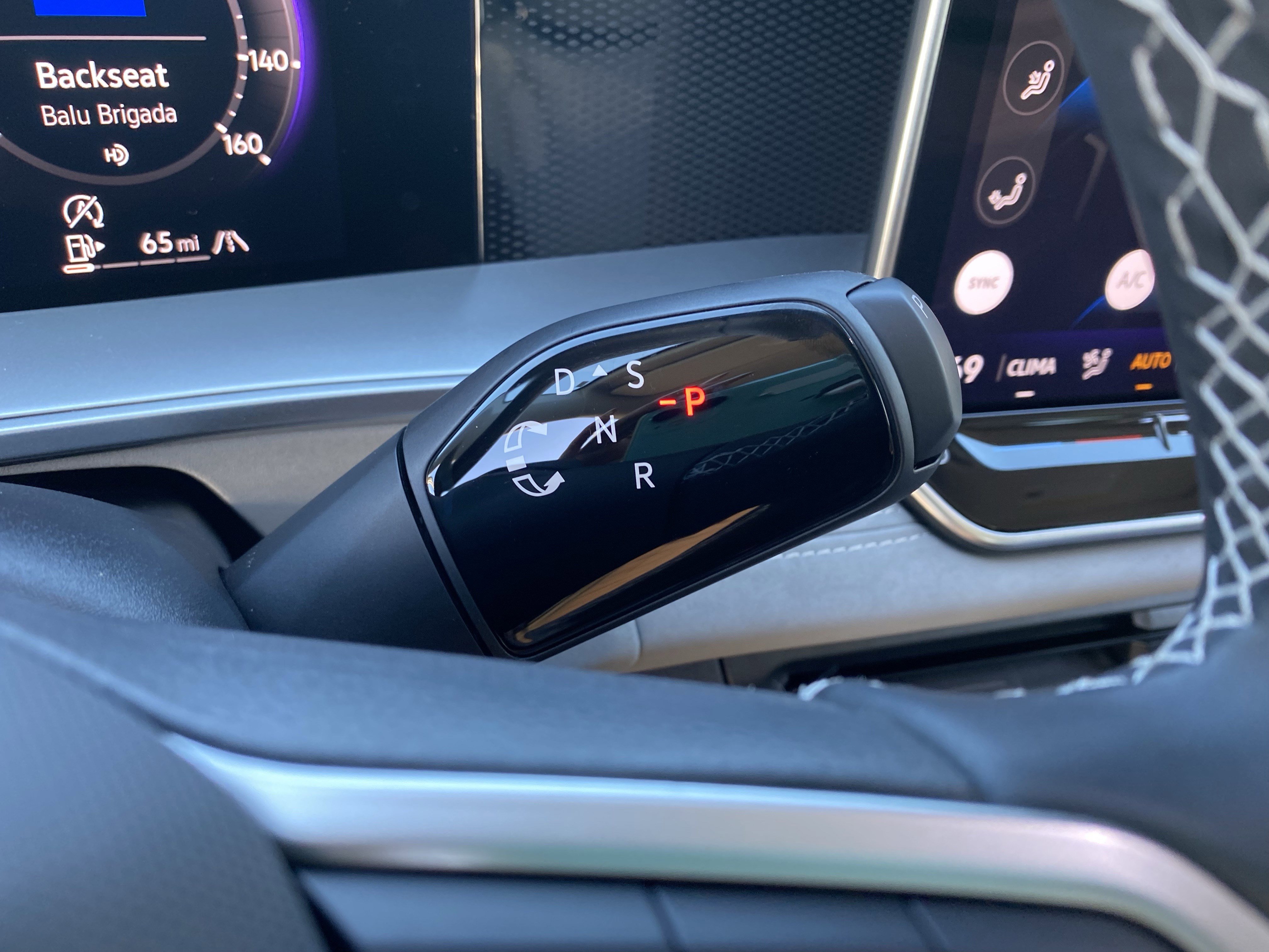 2025 Volkswagen Tiguan SE photo 3