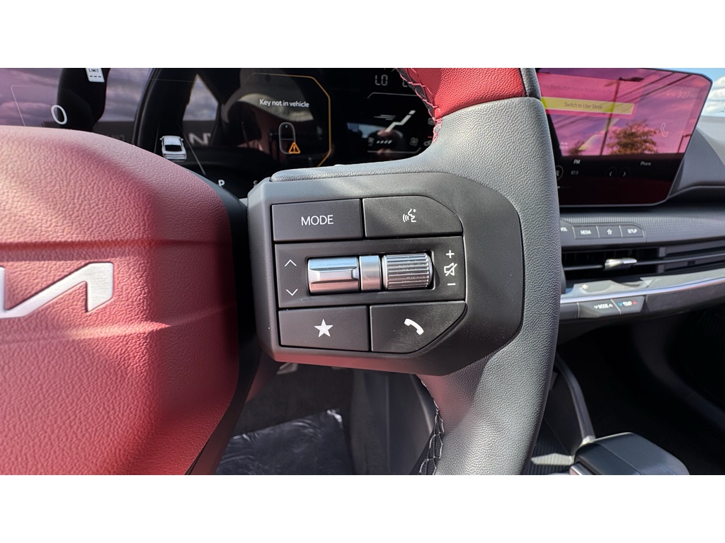 2025 Kia K4 GT-Line photo 13
