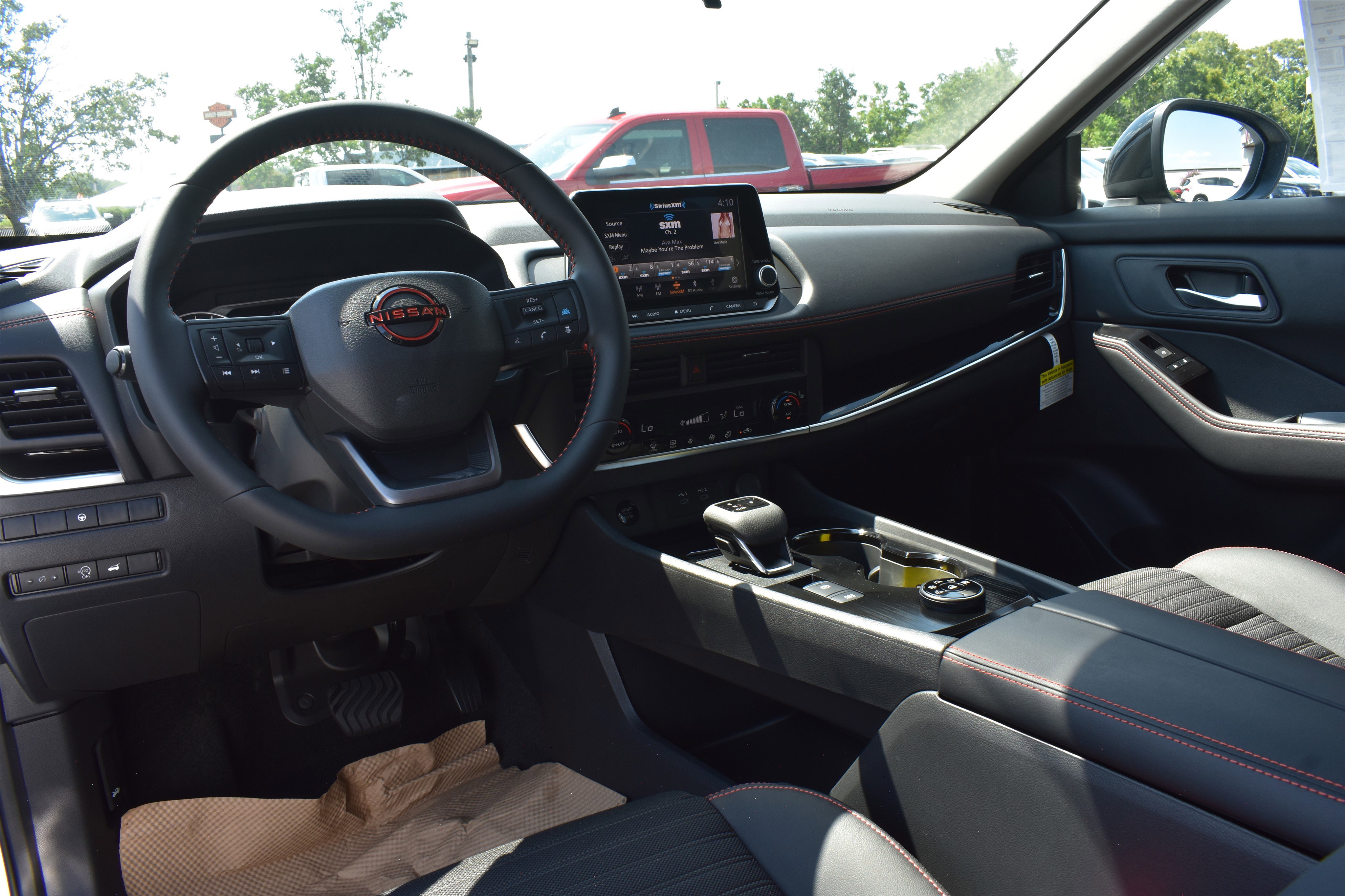 2026 Nissan Rogue SV photo 10