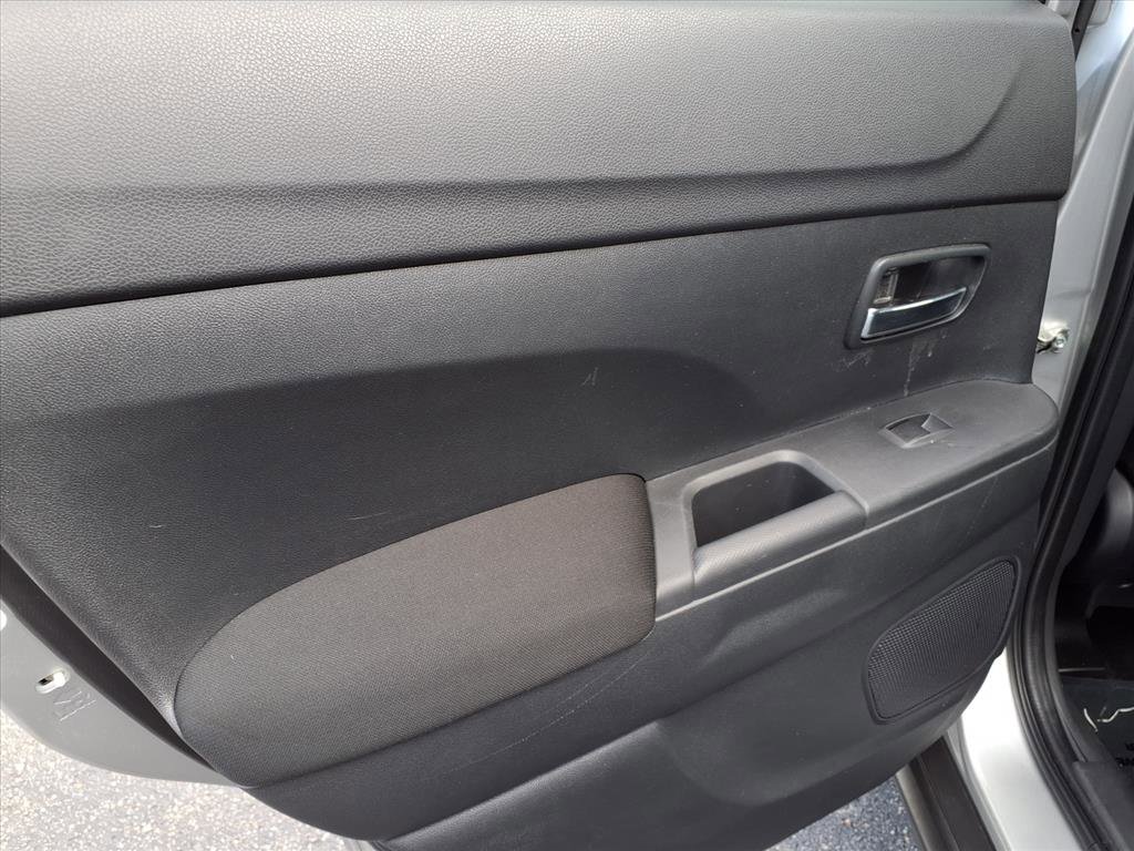 2023 Mitsubishi Outlander Sport LE photo 7