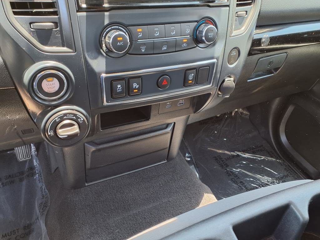2022 Nissan Titan SV photo 4