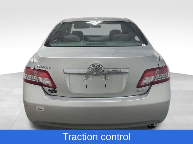 2011 Toyota Camry XLE photo 3