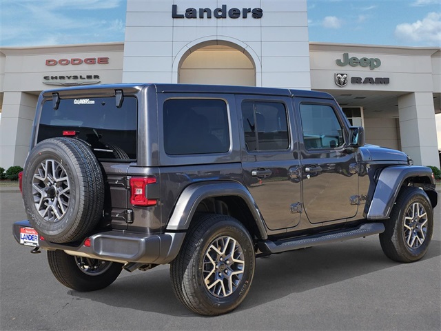 2025 Jeep Wrangler Sahara photo 3