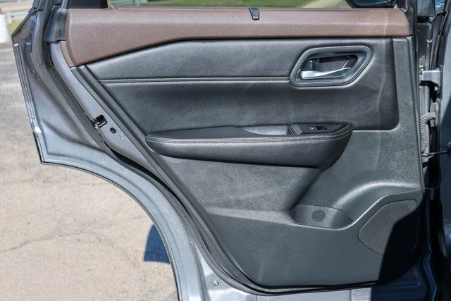 Used 2023 Gray Nissan SL image 15