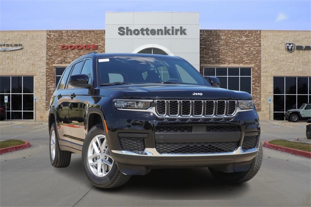 2025 Jeep Grand Cherokee L Laredo's photo