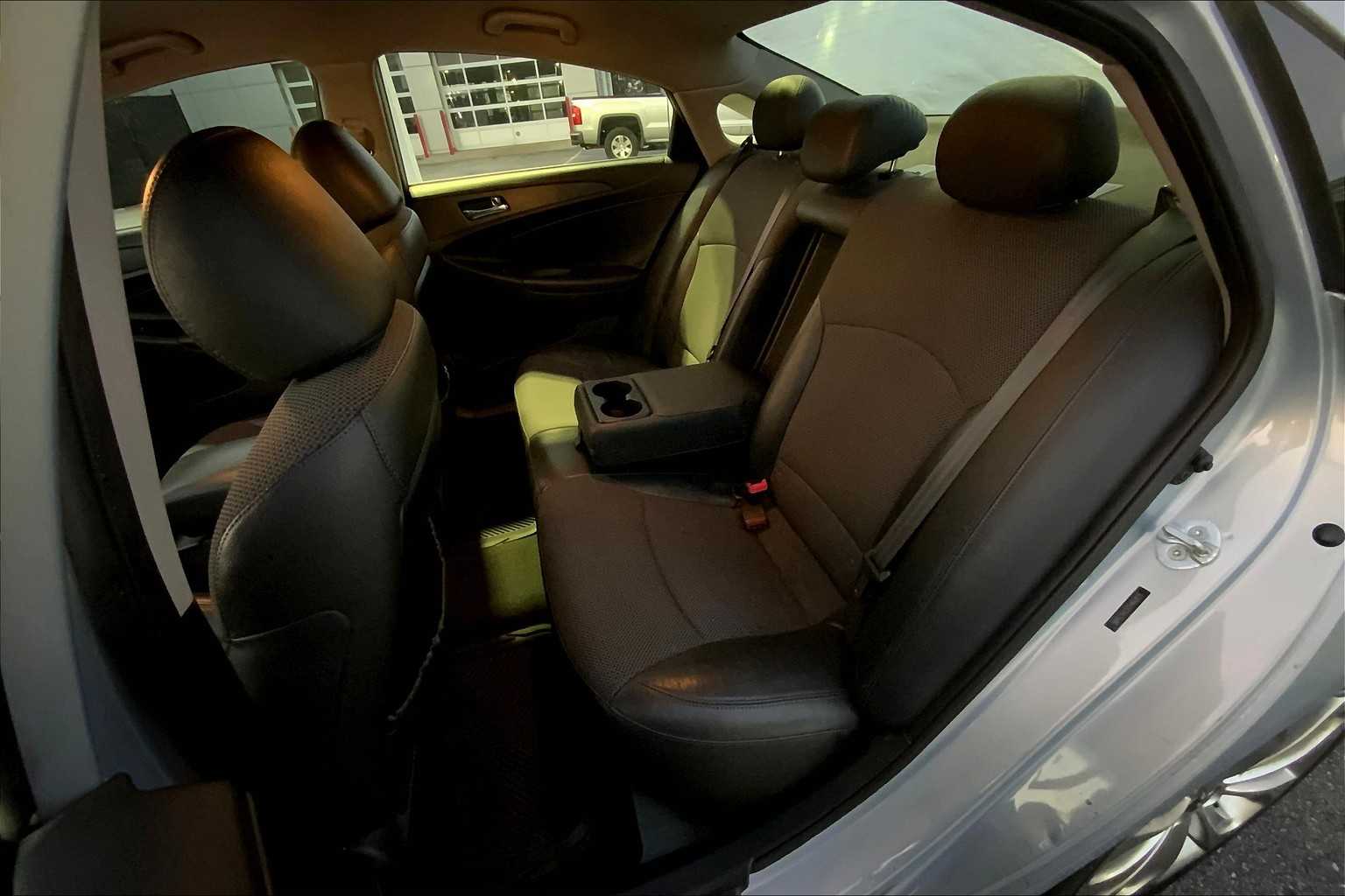 2012 Hyundai Sonata SE photo 19