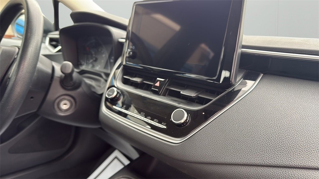 2023 Toyota Corolla LE photo 32