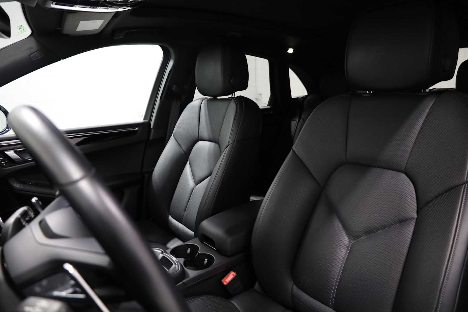 2024 Porsche Macan T photo 5