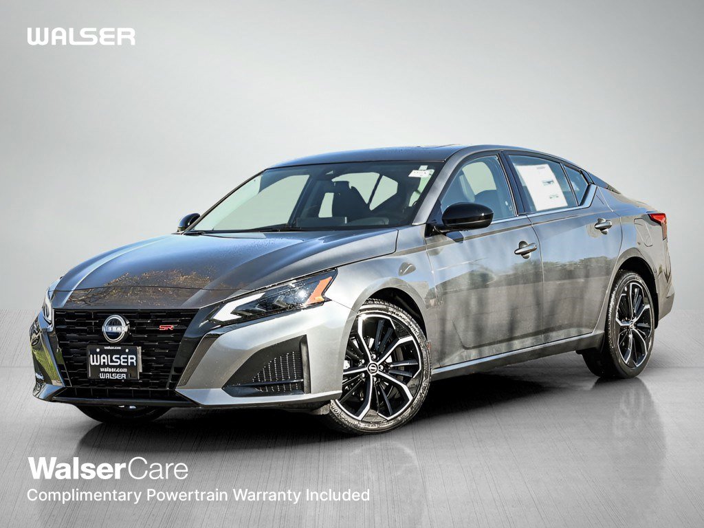 2025 Nissan Altima SR's photo