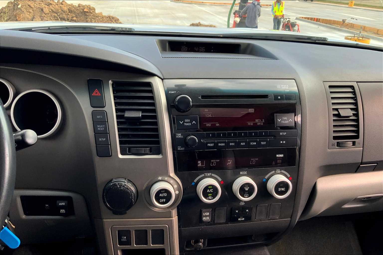 2010 Toyota Sequoia photo 25