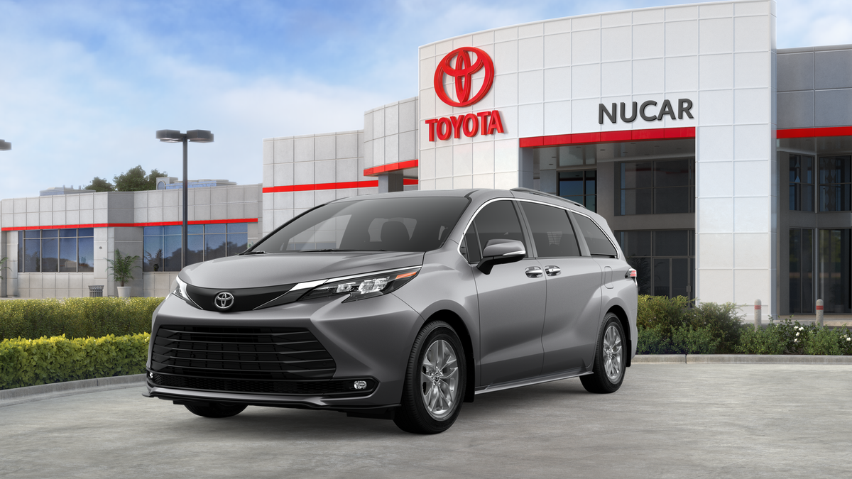 2026 Toyota Sienna XLE's photo