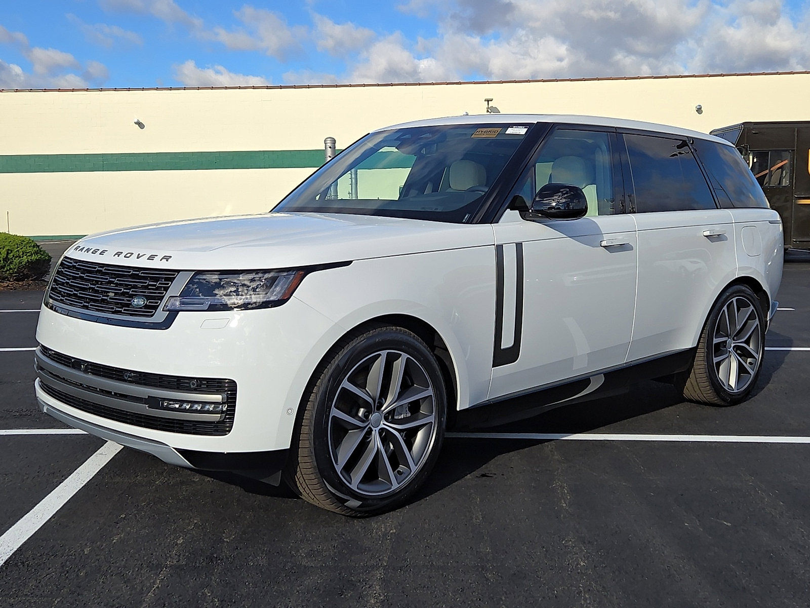2025 Land Rover Range Rover SE's photo