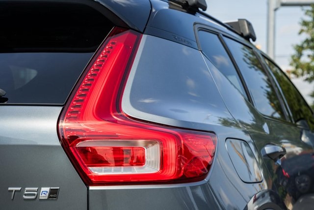2019 Volvo XC40 R-Design photo 4