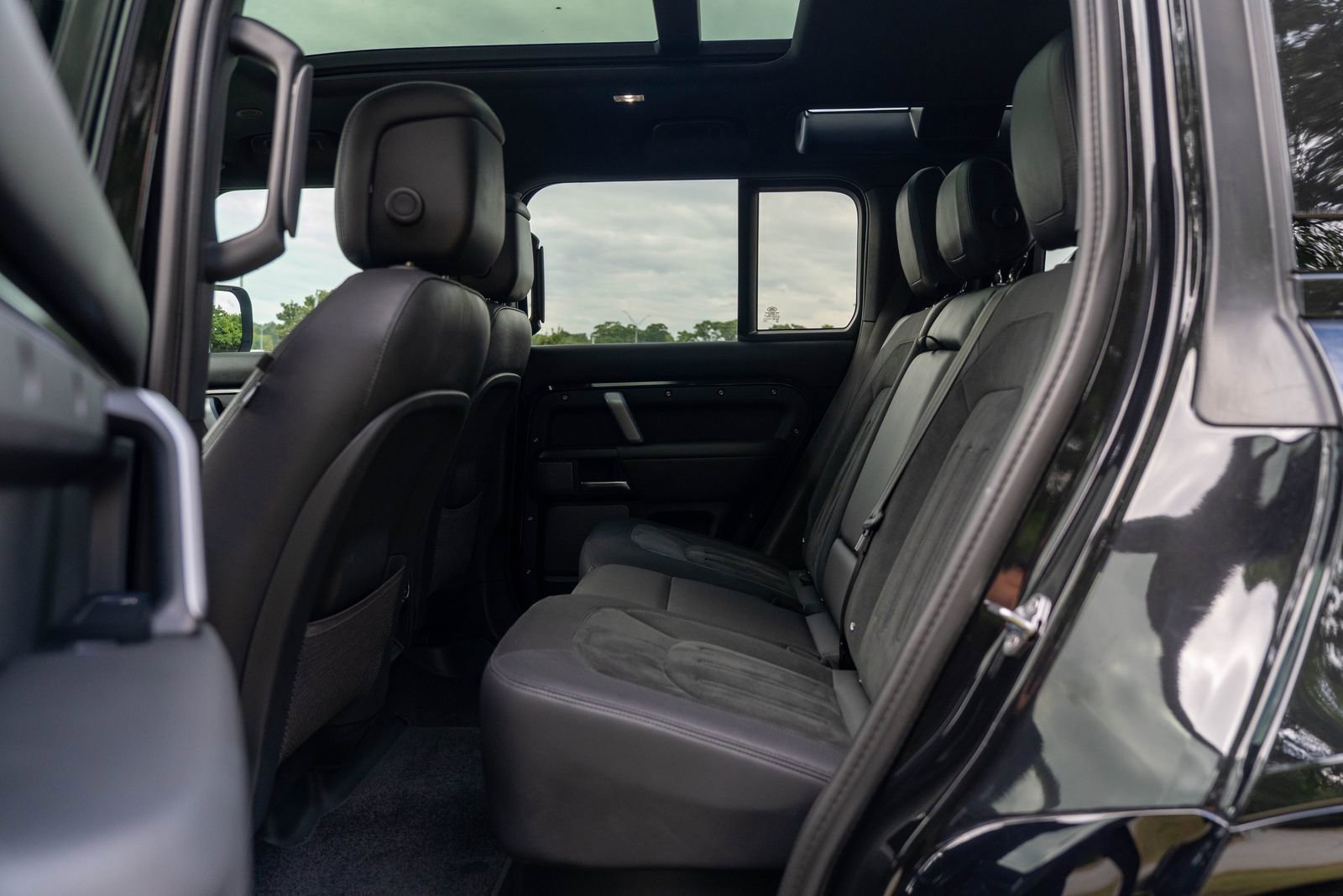 2023 Land Rover Defender V8 photo 27