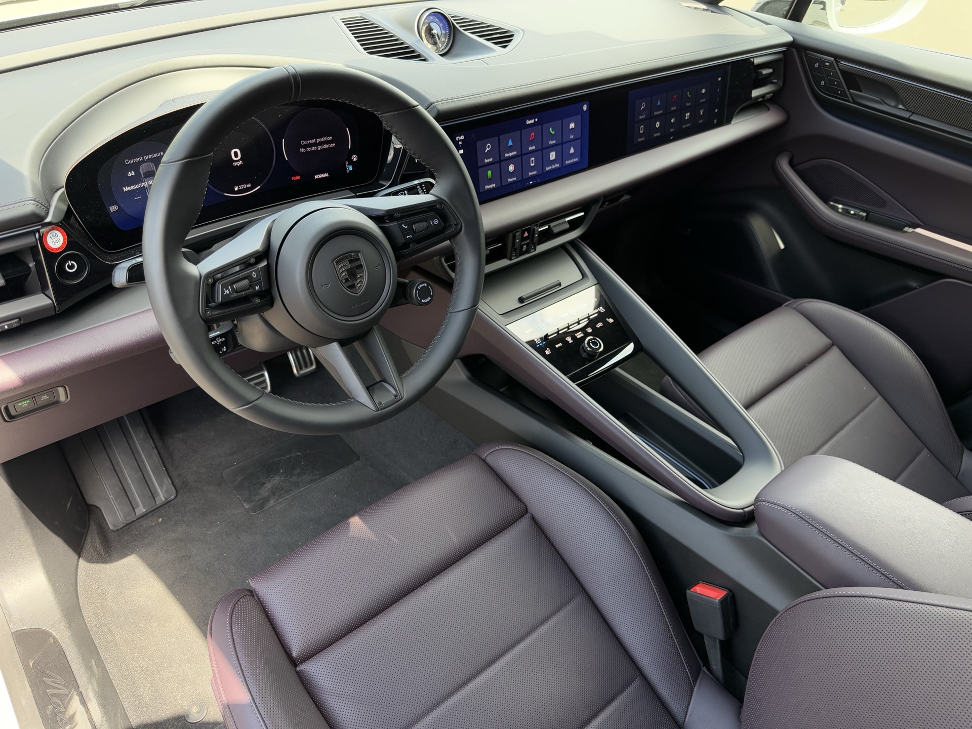 2024 Porsche Macan Electric Turbo photo 4