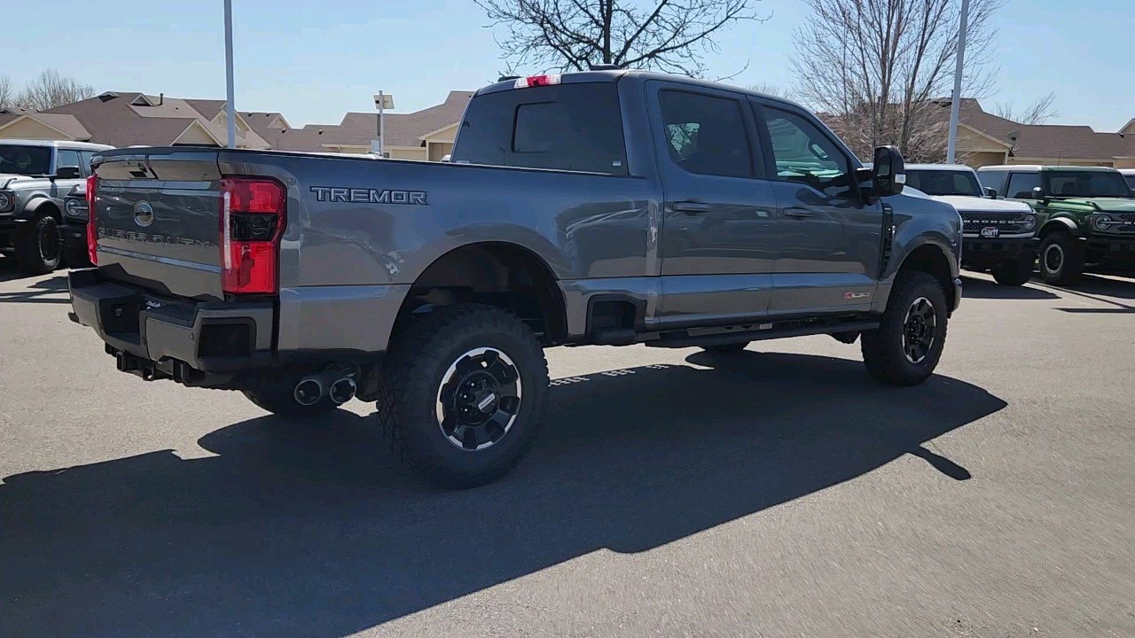 2025 Ford F-250 Lariat photo 3