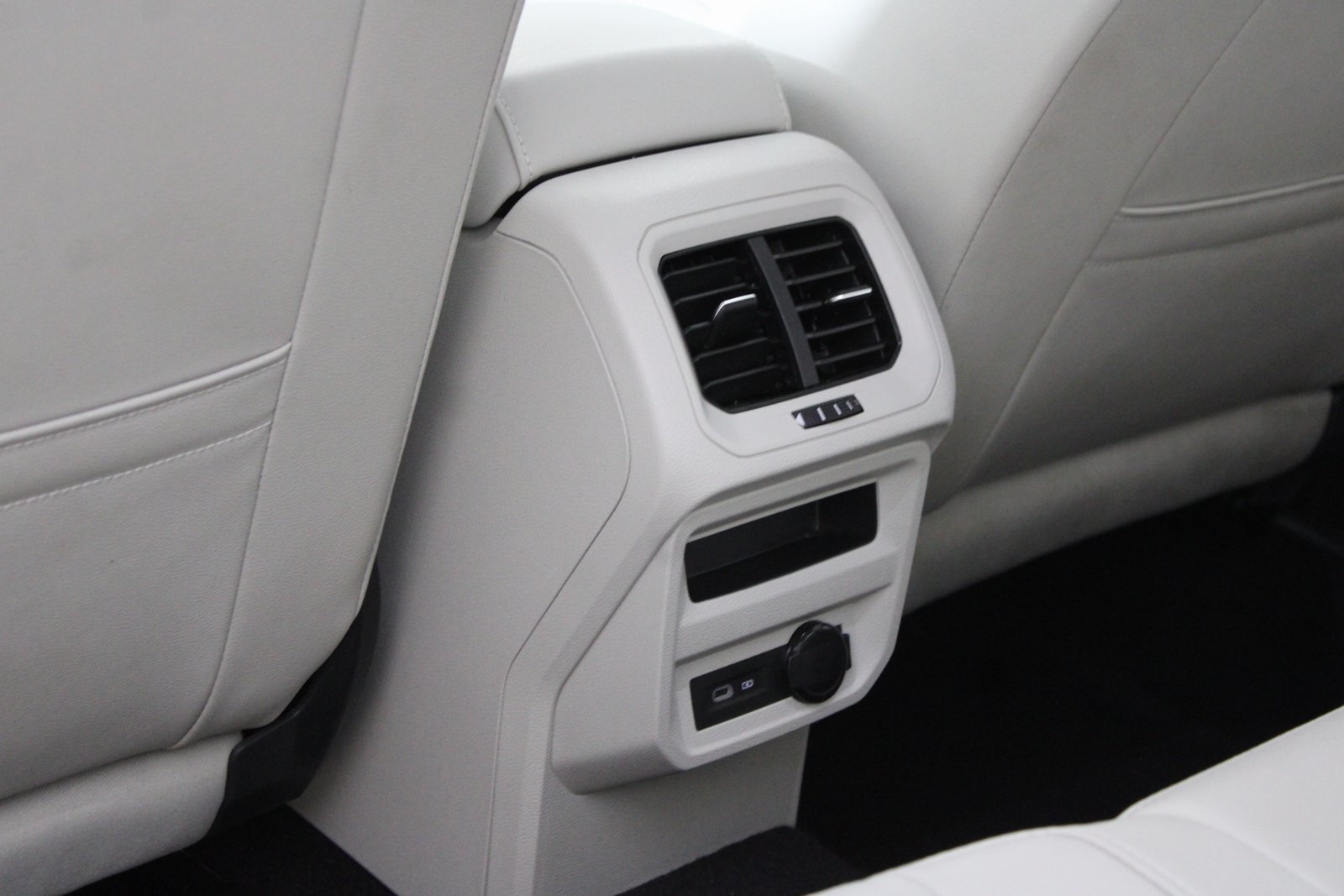 2023 Volkswagen Tiguan SE photo 19