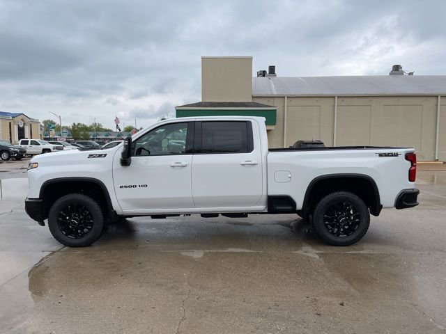 2025 Chevrolet Silverado 2500HD LTZ photo 2