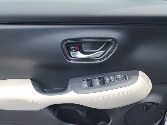2026 Honda HR-V LX photo 18